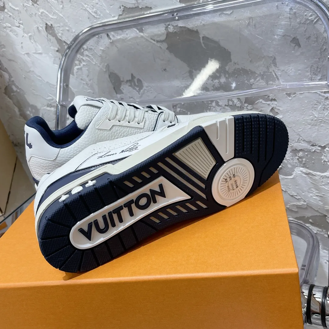 👟👟Ex-factory price 840👟👟 Women's shoes Women's clothing Couple code # Top purchasing version LV trainer "Couple limited series casual sports basketball shoes, good-looking and handsome, every color is huge and beautiful! A must-have item for fashionistas 🛍 Original custom-made embossed grained calfskin (non-market microfiber leather) Everyone needs to distinguish!) Symmetrical old pattern washed denim; all accessories and accessories are customized according to the original 1:1. Even the color matching of the original is the same private model T👟👟The factory price is U outsole. Many small designs must be original to see the quality, the quality is in the details! The original consistent chip tag can be purchased directly from the LV official website 😏 The full set of Jingmei aircraft box packaging Please be sure of our quality‼ ️Please pay attention to the common materials on the market! Size: 35-44 (Male 38/45 custom-made, non-refundable)